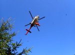 Vrtulník pod Radhoštěm zachraňoval paraglidistu. Měl vážně poraněnou páteř