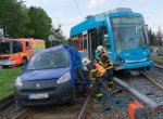 Fotogalerie: Když se tramvaj po nehodě vrací zpět na koleje