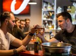 Bar, kde platíte za čas. Ostrava má unikát, který láká k degustaci za pár korun