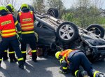 Vážná nehoda u Dobré. Hasiči zachraňovali ženu i jejího psa