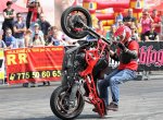 Fotogalerie: Takhle to rozjeli v Ostravě motocykloví kaskadéři!