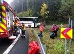 Pátrací pes Cora zasahoval u cvičné nehody autobusu. Dokázal najít ztraceného muže