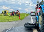 Mladý motorkář se zranil poté, co předjížděl traktor. Musel k němu vrtulník