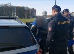 Mladý muž napadl v Ostravě dva policisty. Chtěl do vězení