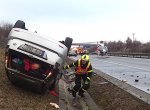 Osobní auto narazilo u Starého Jičína do cisterny, bouraly pak i další vozy