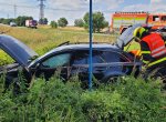 Auto vyjelo ze silnice, zranila se v něm žena a dvě děti