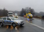 V Dolní Suché vážně havaroval mladý řidič, transportoval jej vrtulník