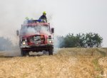 Stařičká tatrovka vzplála při hašení požáru. Hasičům naštěstí zbyla voda