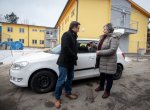 Auto a 50 párů zimní obuvi. RESIDOMO podpořilo Armádu spásy