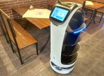 ​Nová doba! Hosty obsluhuje robot. Dělá nepřetržitě a nechce dovolenou