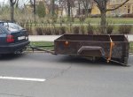 Místo kola přívěsu skateboard, řidič opilý, auto bez technické, značka kradená