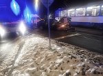 Při srážce tramvaje a osobního auta byla zraněna řidička octavie