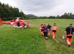 Turbulence smetla paraglidistu z 30 metrů. Letěl pro něj vrtulník