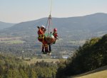 Na Prašivé havaroval paraglidista, zachránit jej musel vrtulník