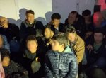 Jak se tam vešli? Policie zastavila auto, ve kterém bylo 16 migrantů